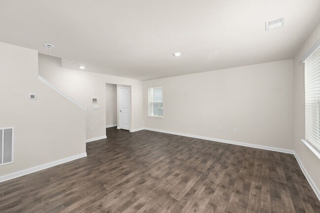 Building Photo - Beautiful 4-bedroom, 2.5 bath home for ren...