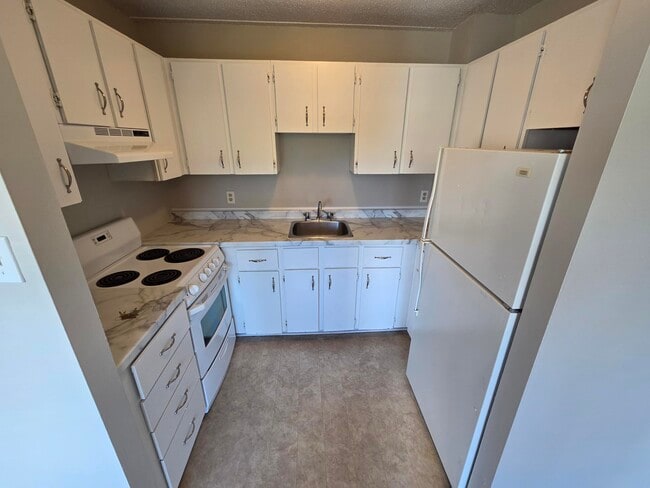 Building Photo - 411 Ellerdale St