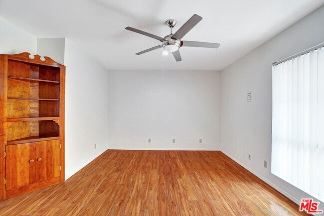 Foto del edificio - 1824 S Barrington Ave