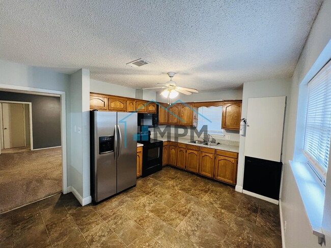 Building Photo - 113 Hilltop Dr