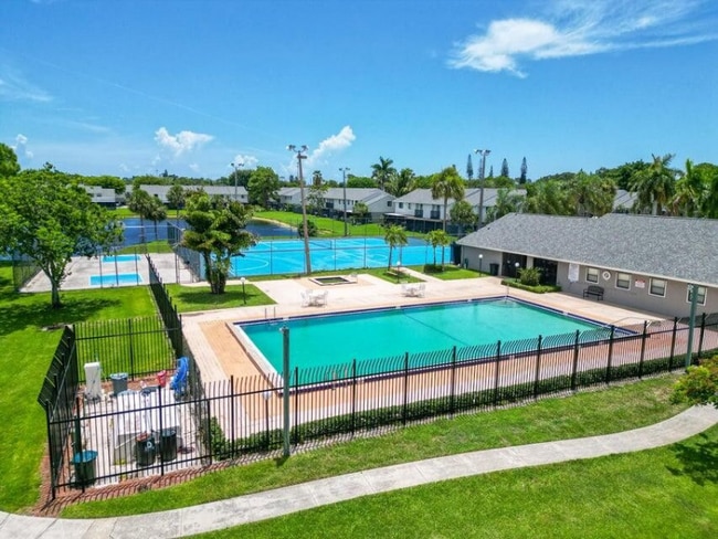 Building Photo - 5105 Pier Dr