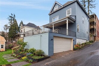 Building Photo - 228 Sylvan Walk