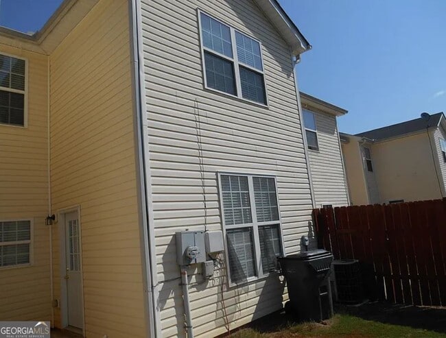 Building Photo - 2306 Nicole Dr