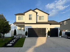 Building Photo - 5056 Folkstone Dr