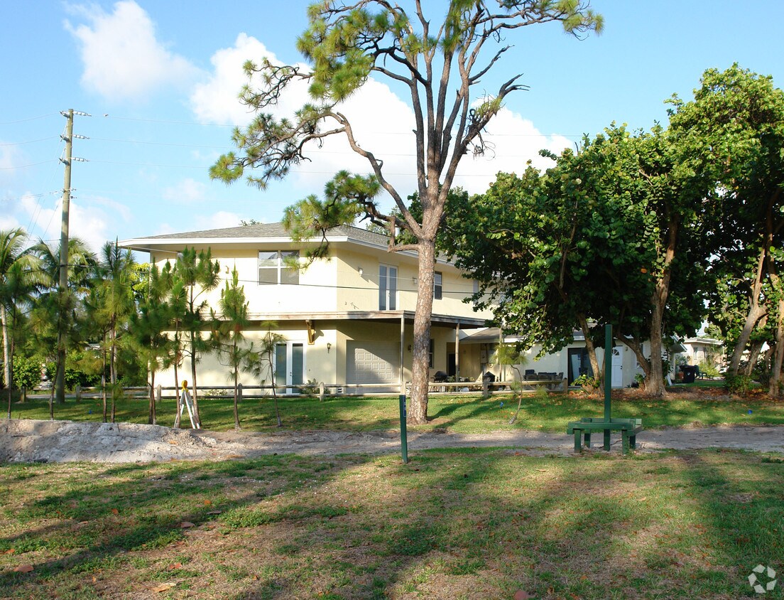 Building Photo - 2150 SW 16th Ct