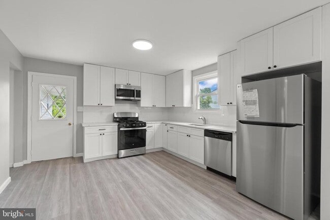 Building Photo - 615 Fairmount Dr