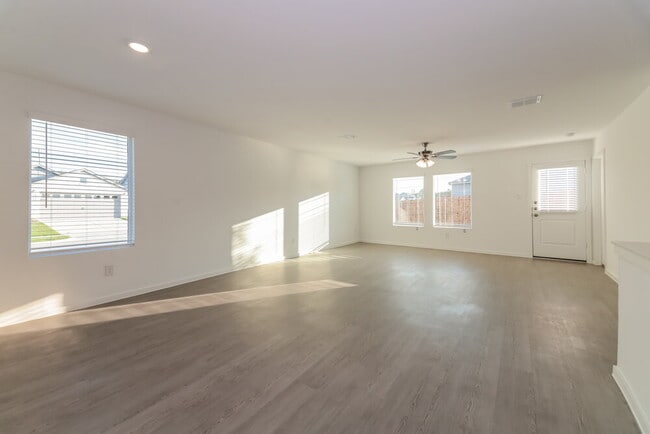 Foto del edificio - 140 Glenwood Dr