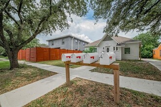 Building Photo - 1511 Scharpe St