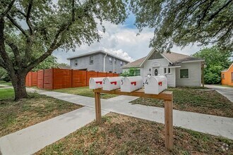 Building Photo - 1511 Scharpe St