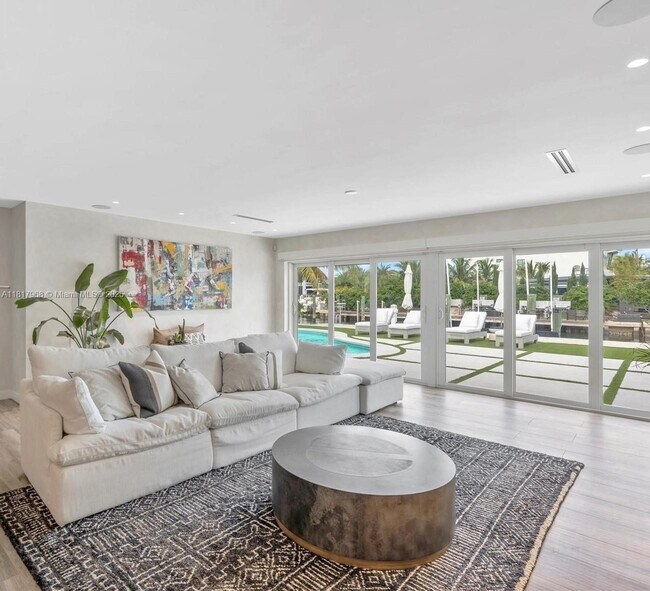Foto del edificio - 2371 Bayview Ln