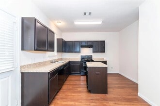 Building Photo - 6274 Brenwood Cir