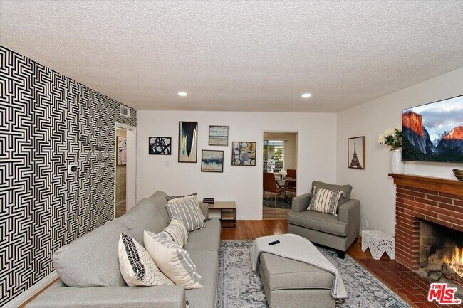 Foto del edificio - 2224 W Imperial Hwy