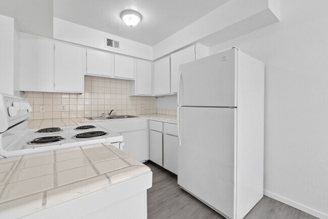 Foto del edificio - Charming 2-Bedroom Unit!
