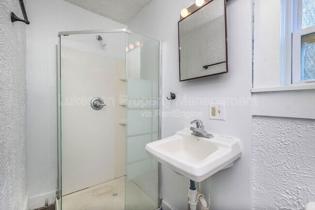 Foto del edificio - 719 Davis St