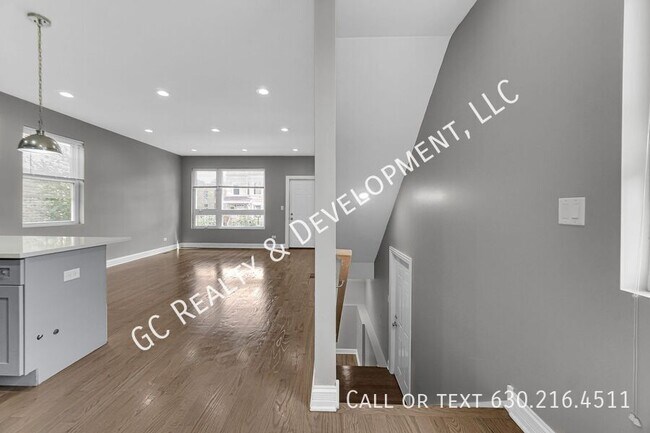 Foto del edificio - 1048 N Lawndale Ave