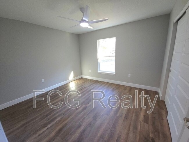 Building Photo - 10 Pine Cir Way