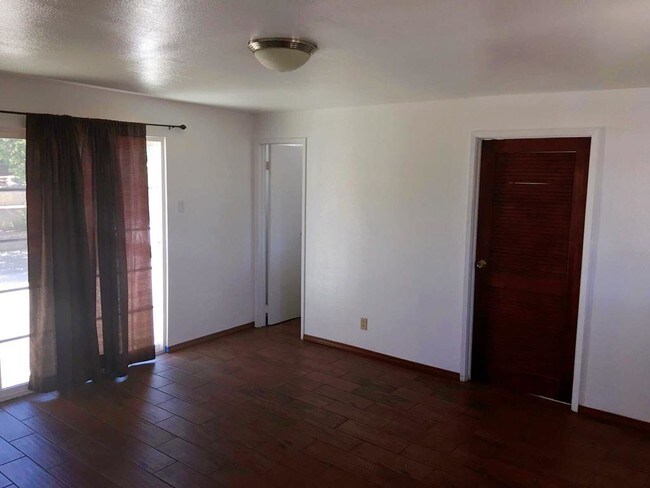 Building Photo - 14 E Palomar St