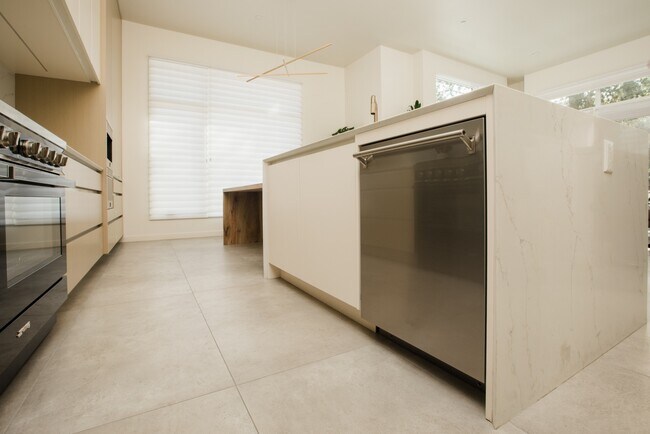 Foto del edificio - 1731 Capitol Ave