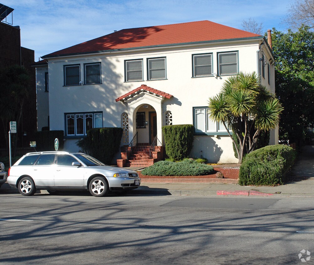 Primary Photo - 1111 Irwin St