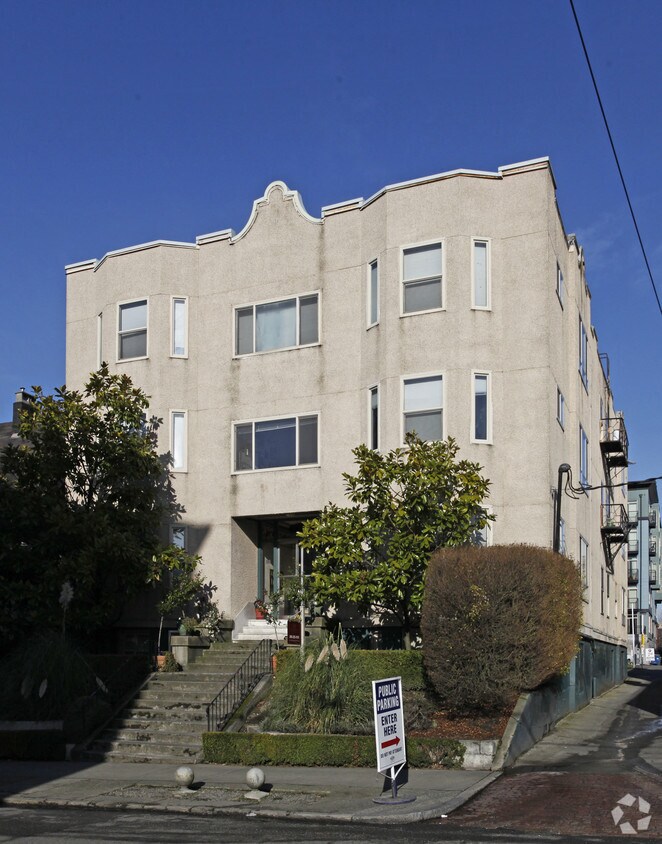 Foto principal - 810 East Denny
