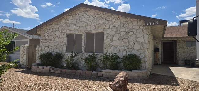 Building Photo - 1716 Kiltie Way