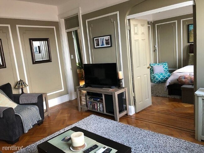 Foto del edificio - 2 br, 1 bath Townhome - 1200 N Allen Pl