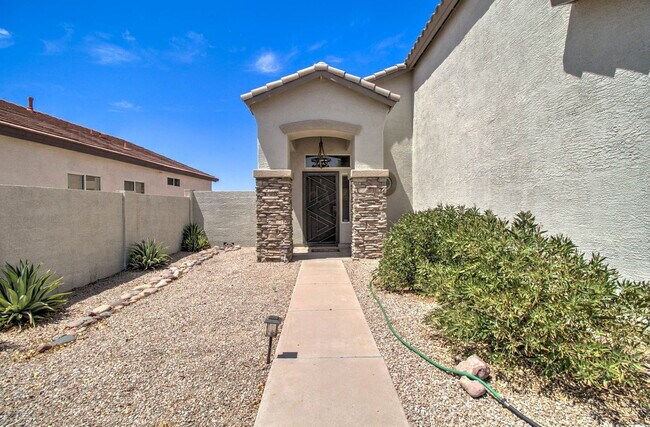 Foto del edificio - 2576 E Brooks St