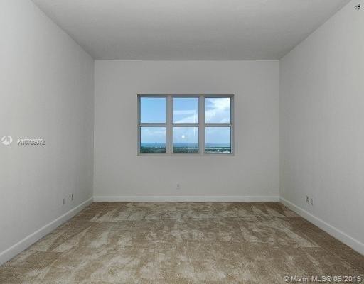 Foto del edificio - 14951 Royal Oaks Ln