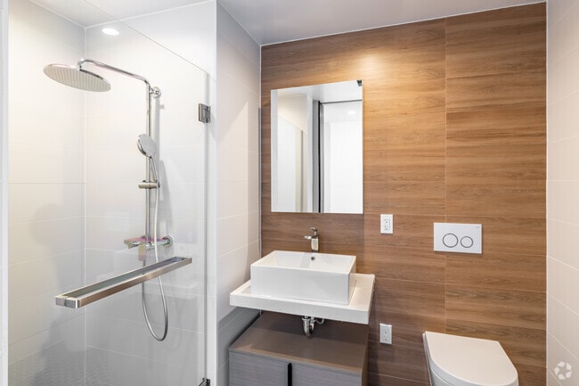2BR, 2BA - 748SF - Bathroom - The Forten