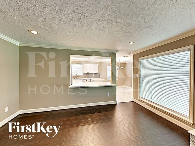 Foto del edificio - 672 Ravensworth Dr