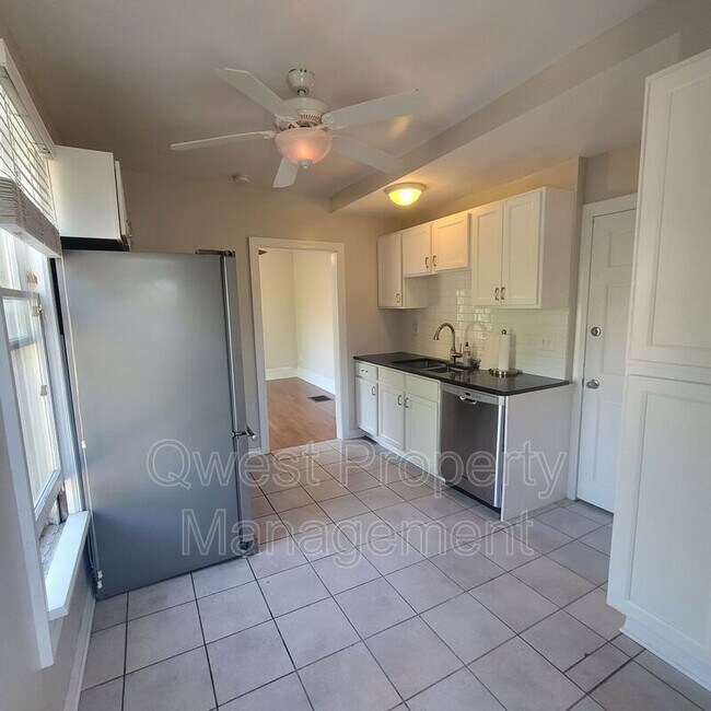 Building Photo - 900 Cherry St SE