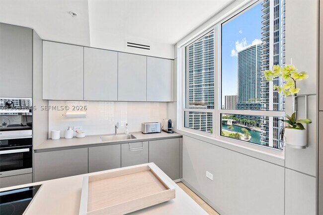 Foto del edificio - 801 Brickell Key Blvd