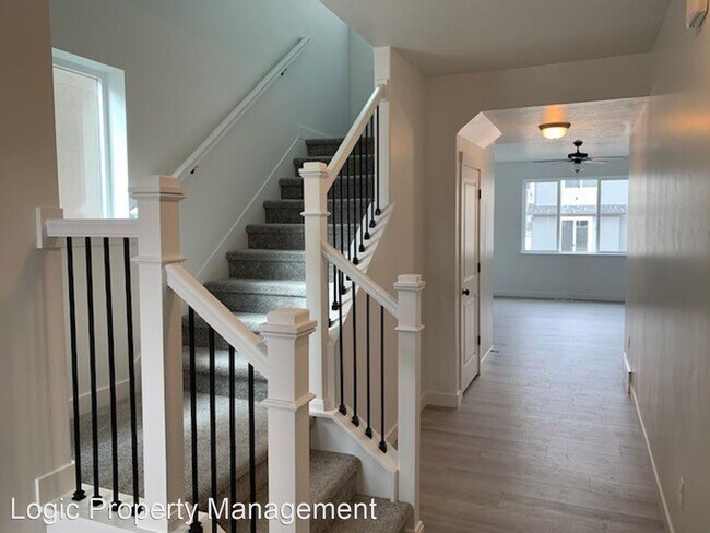 Building Photo - 4 br, 2.5 bath House - 3414 West 15000 South