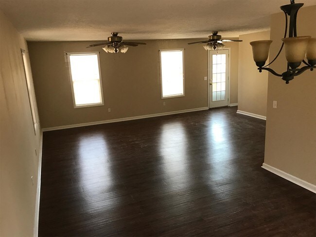 Building Photo - 105 Hardwood Dr
