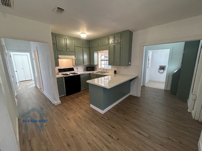 Foto del edificio - 502 Jefferson Pl