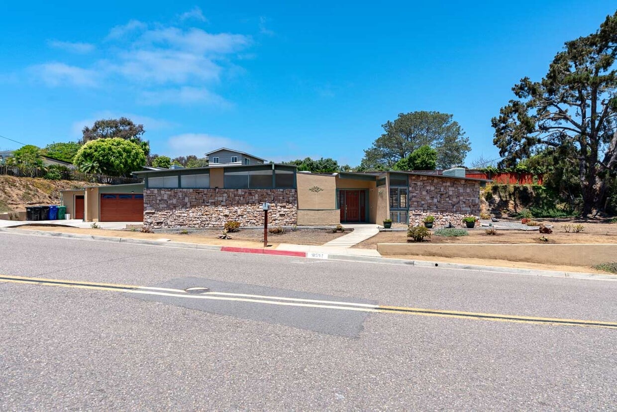 Primary Photo - 8581 Sugarman Dr