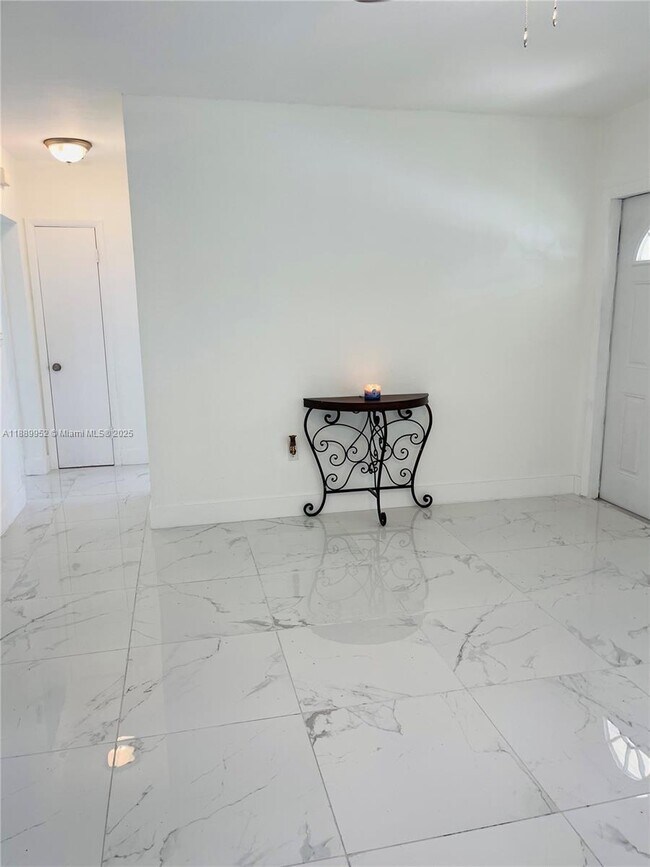 Foto del edificio - 3175 SW 27th Terrace