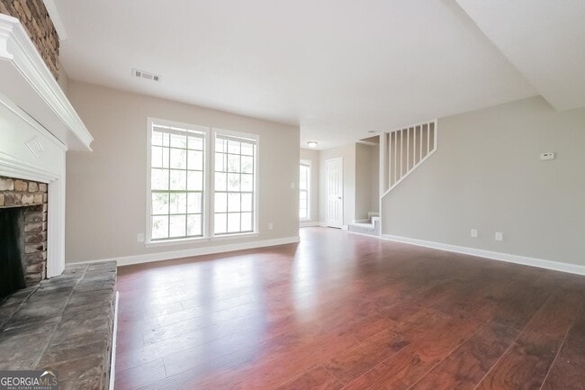 Foto del edificio - 6645 Cameron Rd