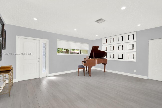 Building Photo - 8265 SW 149th Dr