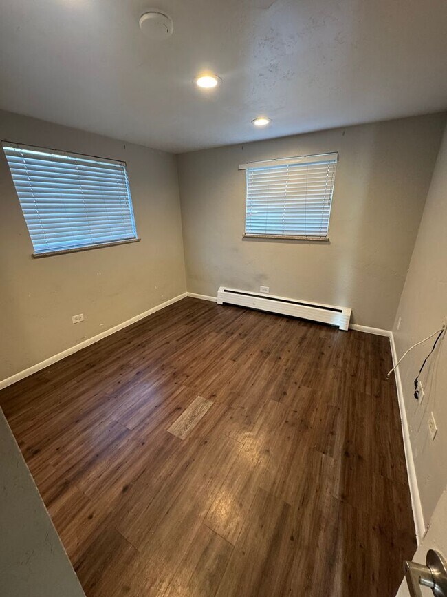 Foto del edificio - Remodeled 2 Bed, 1 Bath Condo in the Goldsmith Neighborhood!