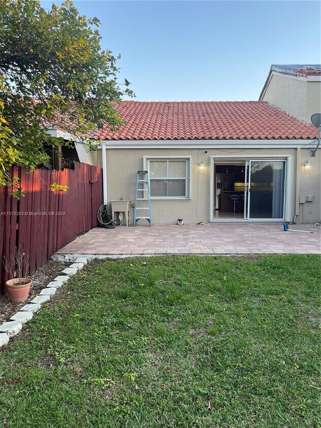 Foto del edificio - 6449 SW 132nd Ct Cir