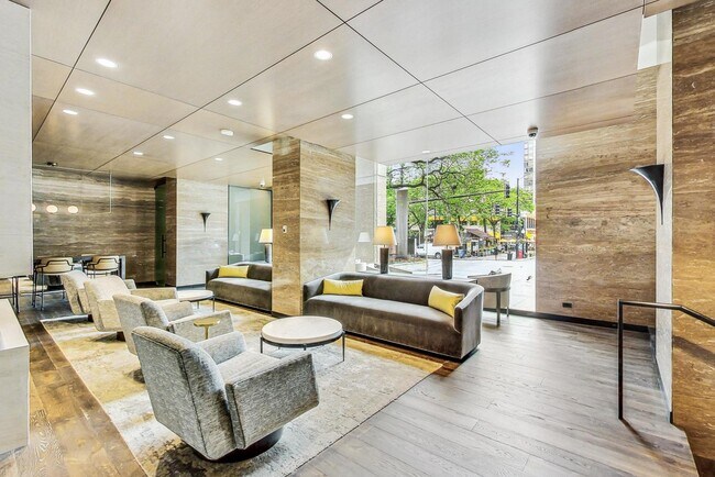 Foto del edificio - 1030 N State St
