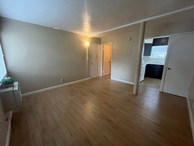 Foto del edificio - 24370 Newhall Ave