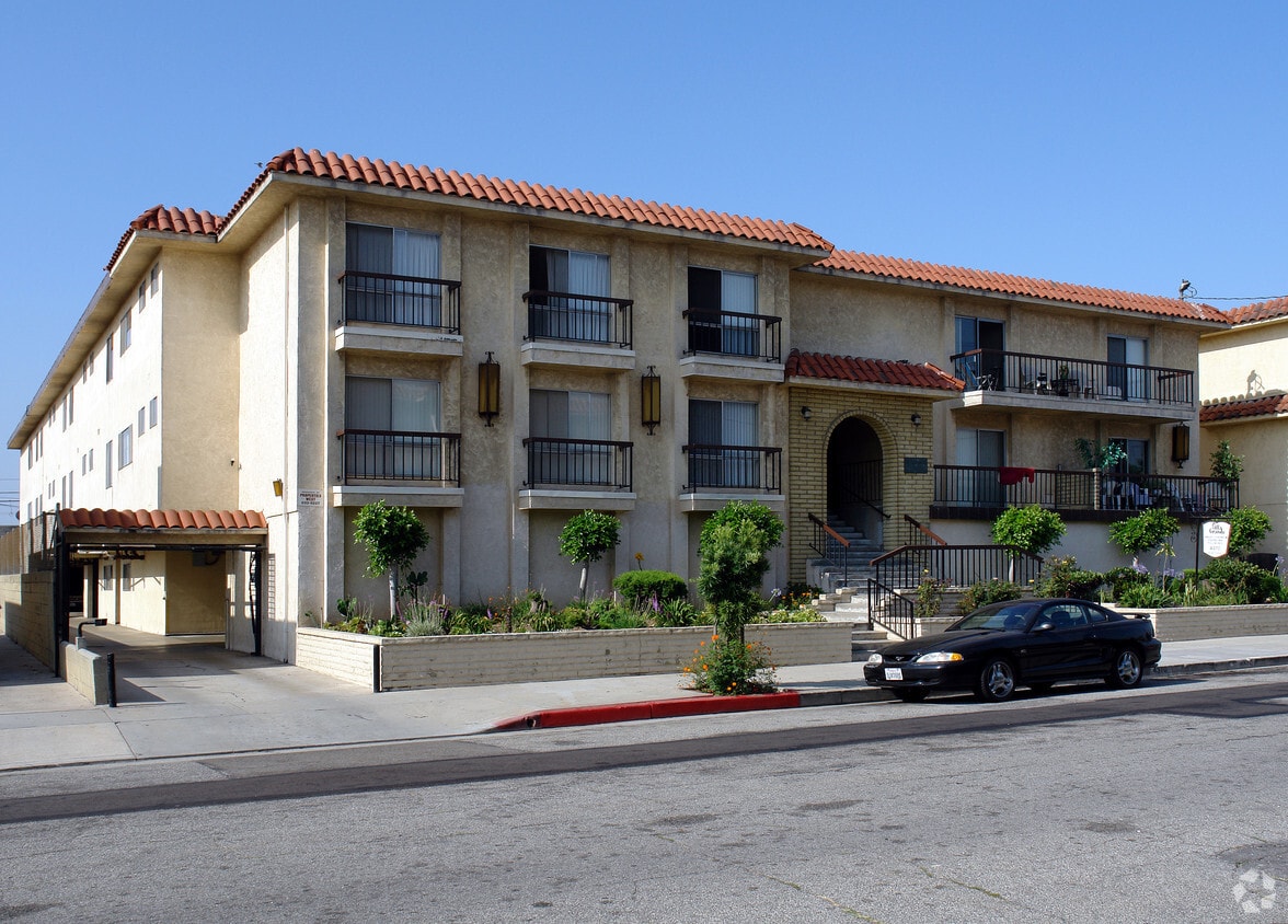 Building Photo - 4370 W 138th St