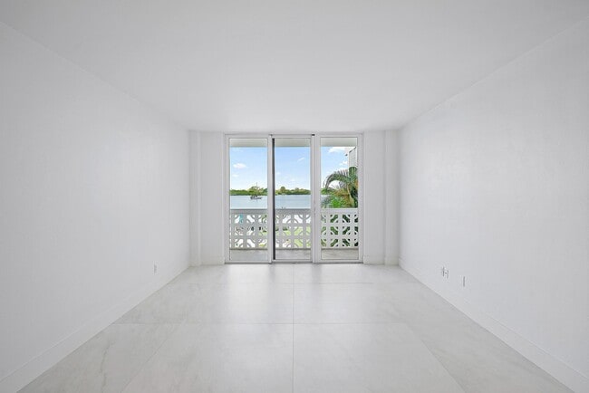 Foto del edificio - 2840 S Ocean Blvd