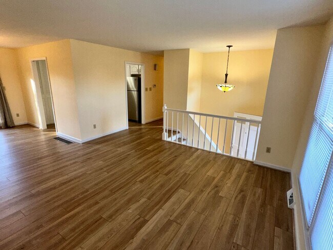 Building Photo - Lovely 4 BR Home in S Lexington! Attached ...