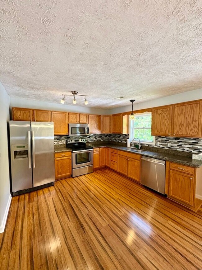 Foto del edificio - 160 Burning Oaks Dr