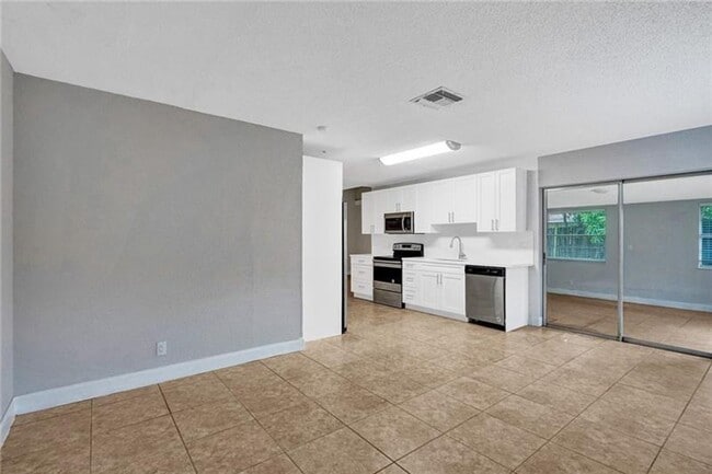 Building Photo - Beautiful Single Family Home