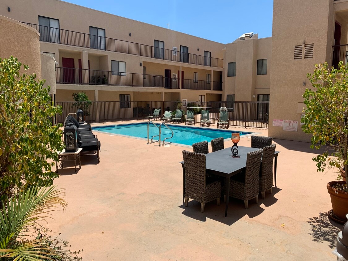 21040 Parthenia St Unit 1, Canoga Park, CA 91304 Condo for Rent in Canoga Park, CA