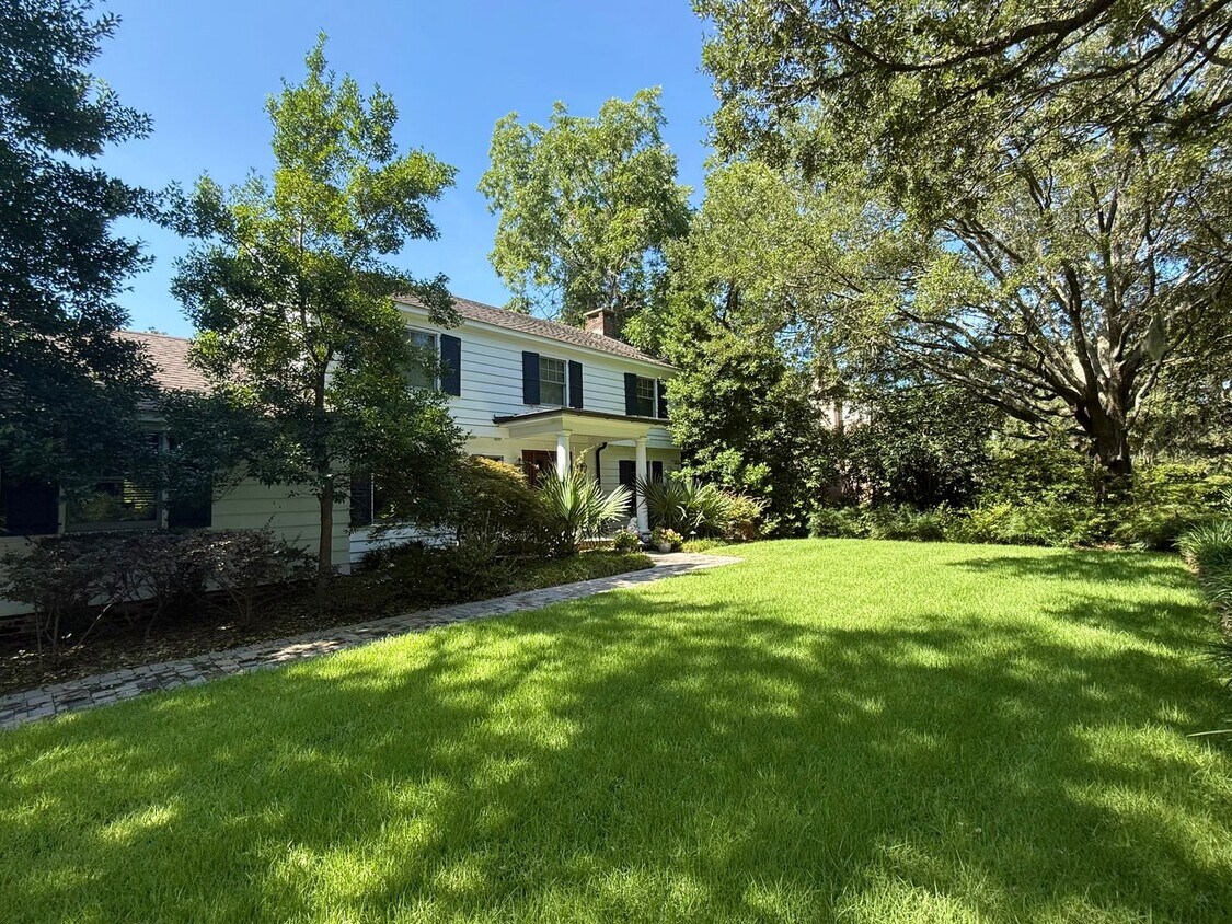 Foto del edificio - Stunning Single Family Home in The Crescent